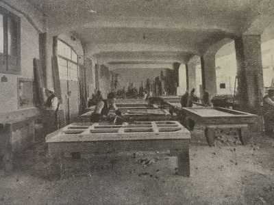 Michele Rutigliano � Nato a Terlizzi nel 1865 e noto come abile lavoratore del legno, inizi� la costruzione di biliardi nel suo piccolo laboratorio di mobili su richiesta di case signorili e circoli. Nel 1900 la fama della sua azienda si diffuse in tutta la Puglia, ottenendo anche un riconoscimento di merito alla Mostra Provinciale di Bari dello stesso anno